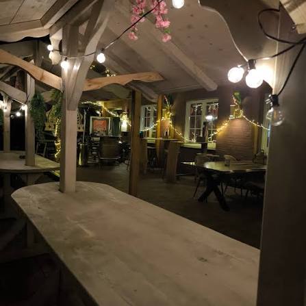 Pagodenbereich am Abend